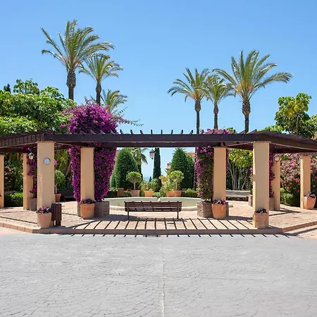 Genteel Flamingos Golf Apartment